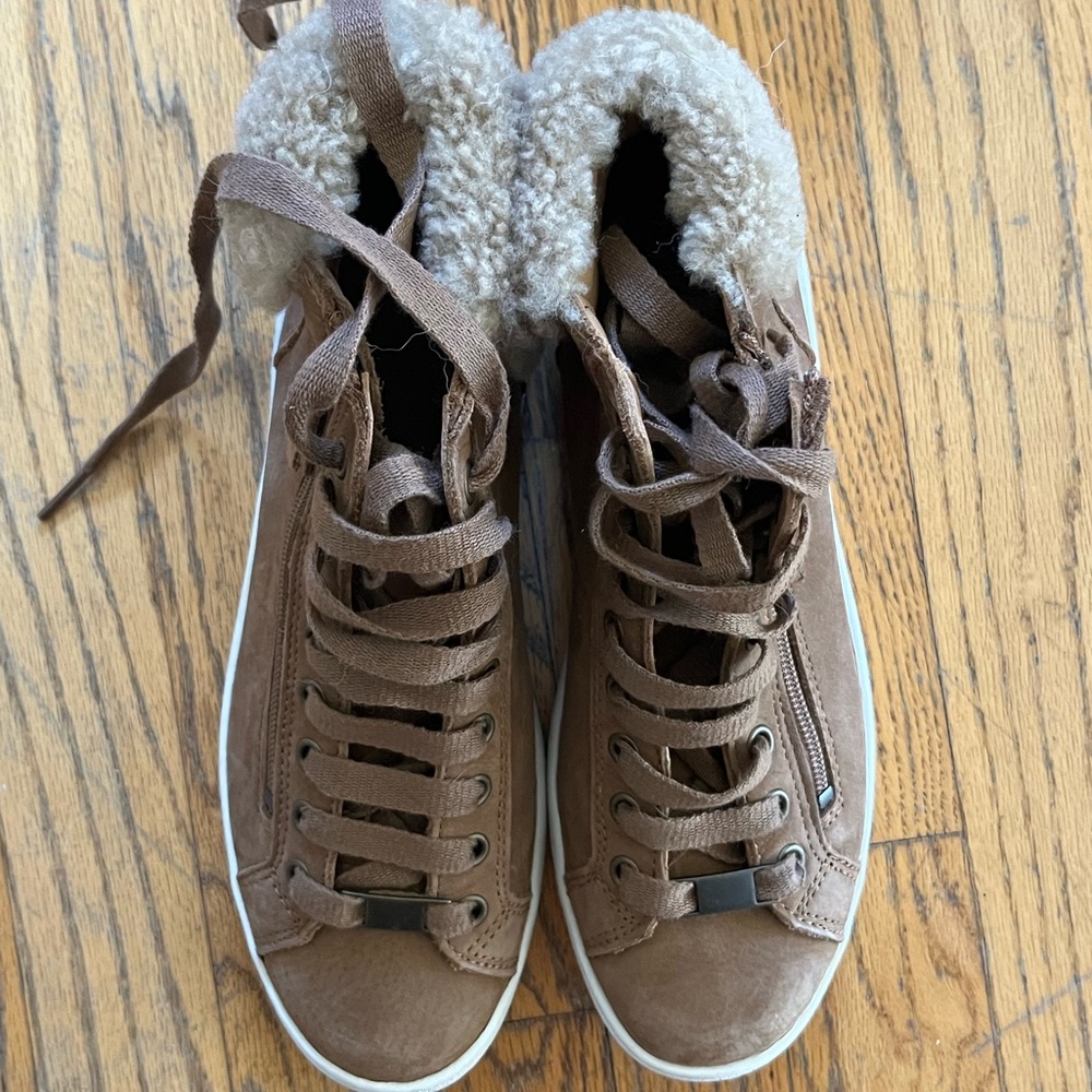 Ugg boots / sneakers